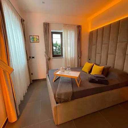 Joivy Exclusive 2-Bedroom Villa With Private Garden - 5 Minutes From The Colosseum-2